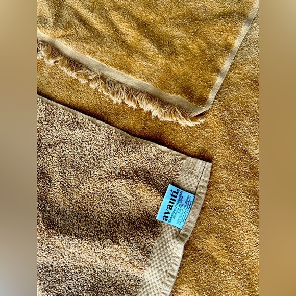 Avanti Vintage Bathroom Towel Set Golden Tan embroidered Bath Hand Wash Cloth - Picture 4 of 4